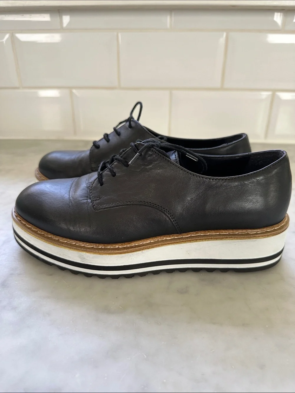 Summit by White Mountain Belinda Size 37 Classic Black Platform Lace-Up Oxfords